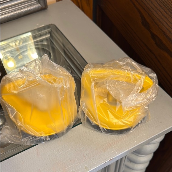 Set of 4 Single Claws Glass Sucker Yellow - Picture 3 of 3